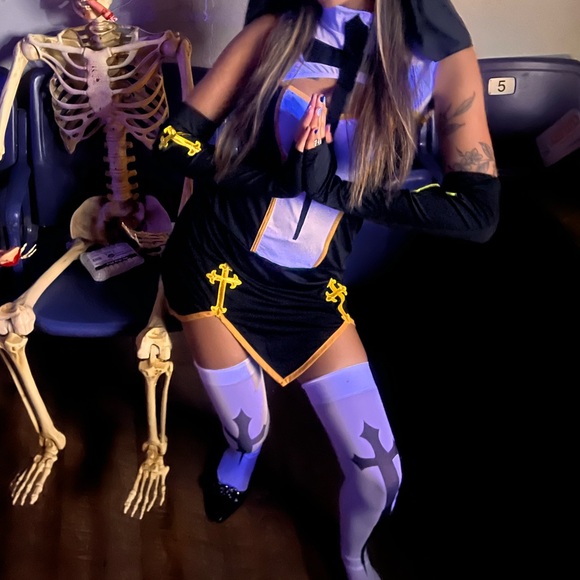 Bad Habit Nun Costume - Picture 11 of 12